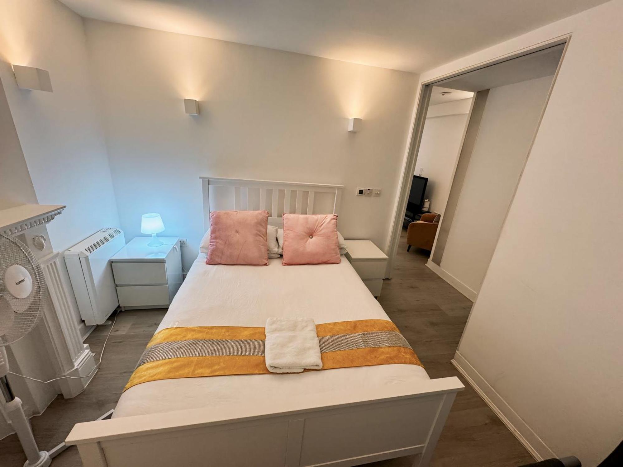 Hyde Park Two Bedroom Appartamento Londra