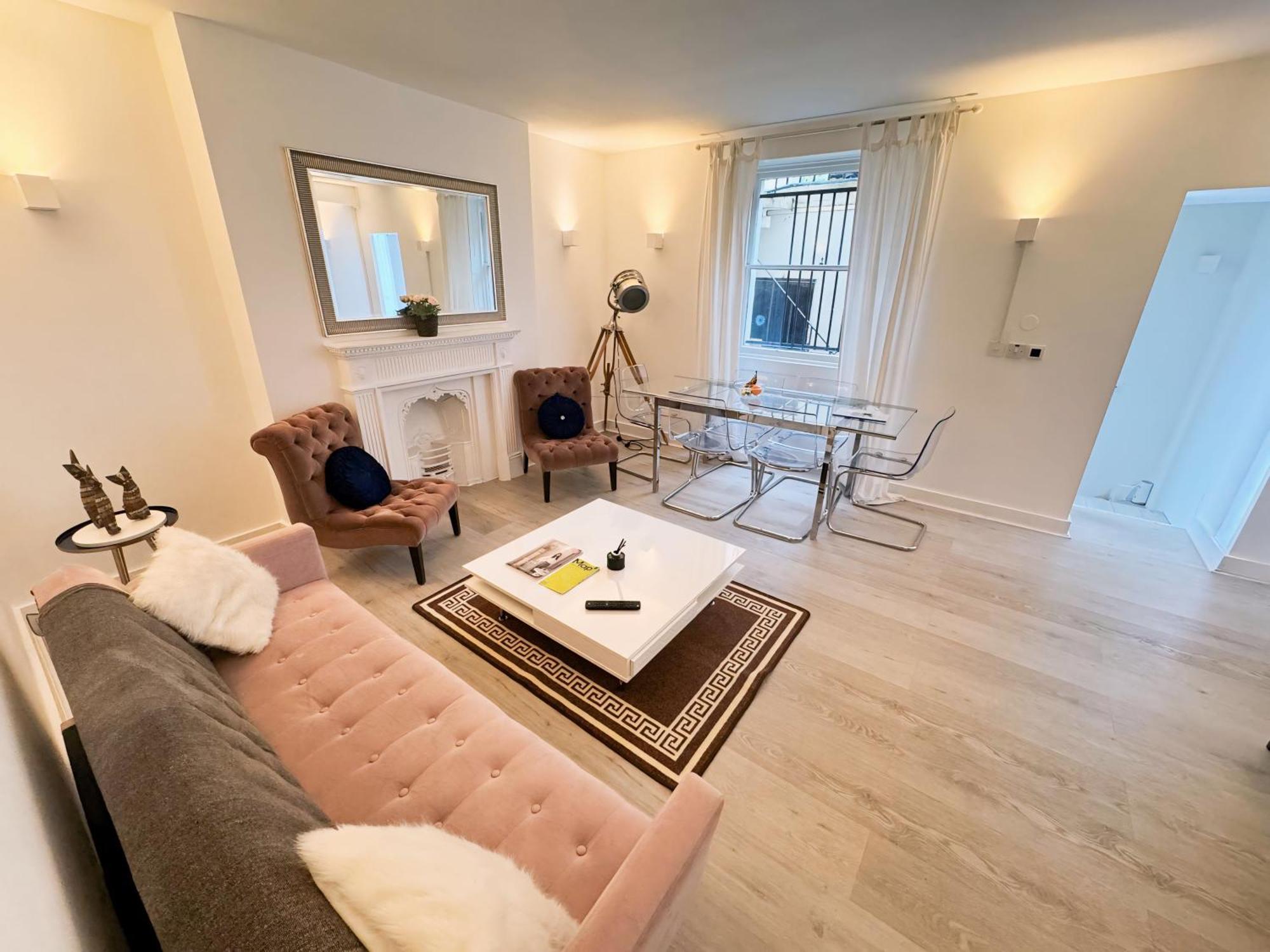 Hyde Park Two Bedroom Appartamento Londra